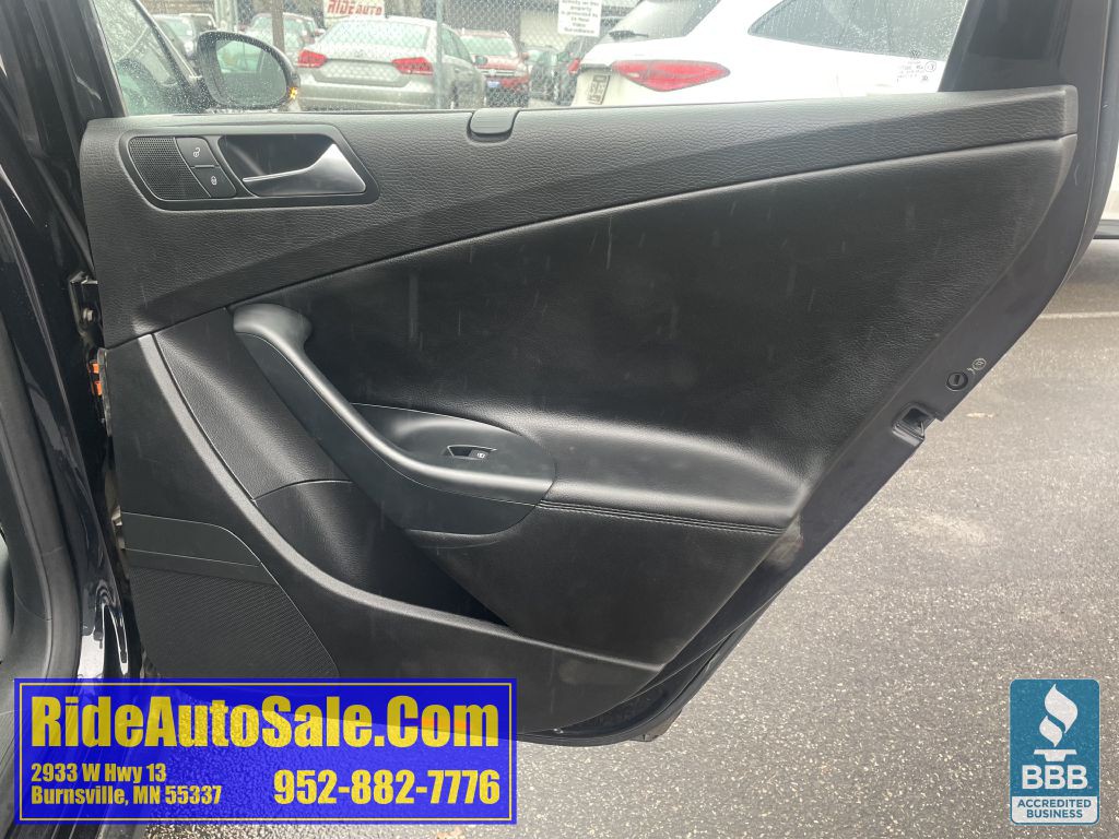 2010 Volkswagen Passat Image 15