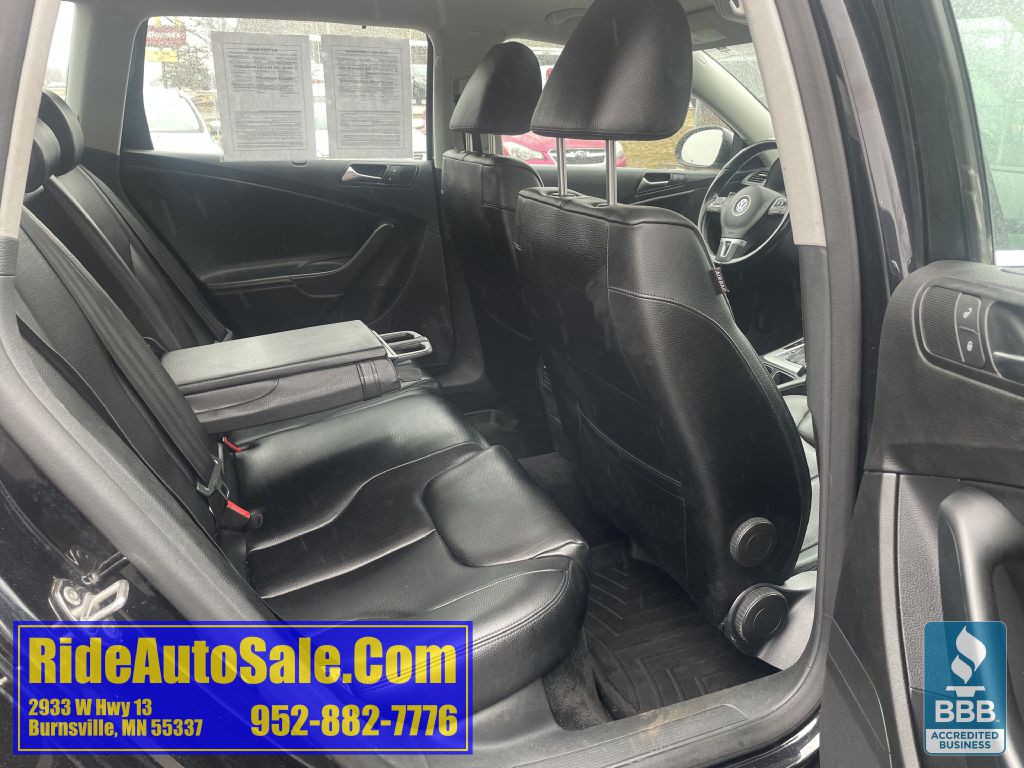 2010 Volkswagen Passat Image 16