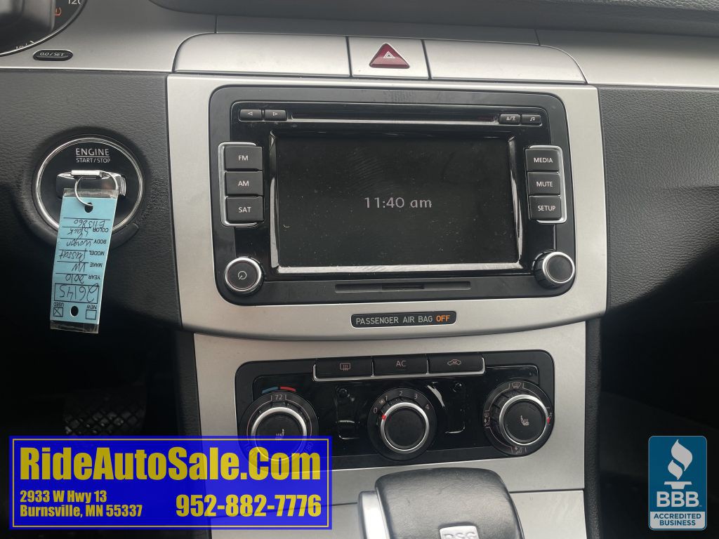 2010 Volkswagen Passat Image 19