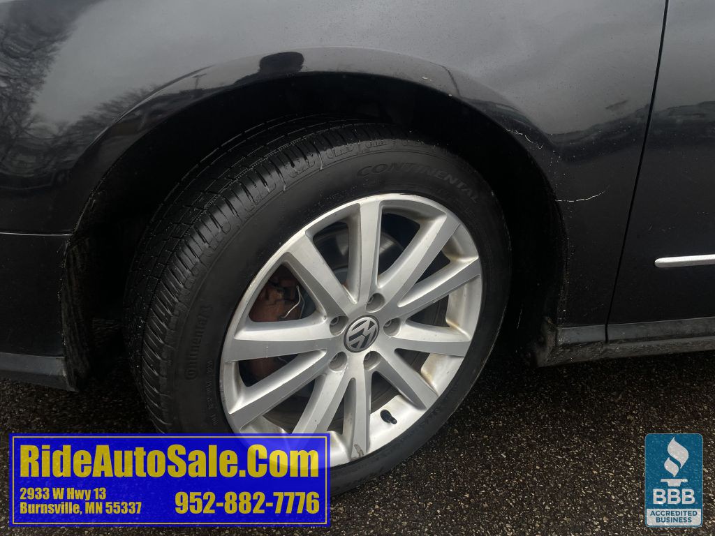 2010 Volkswagen Passat Image 20