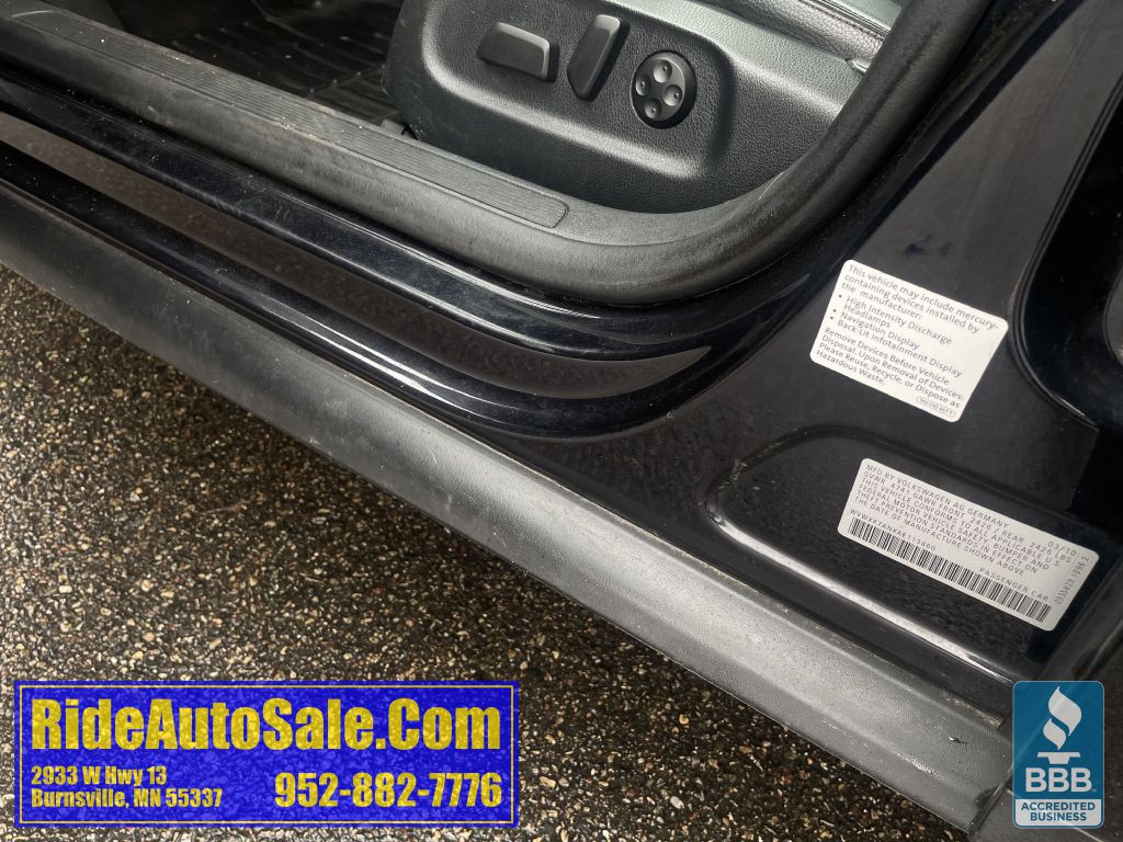 2010 Volkswagen Passat Image 29