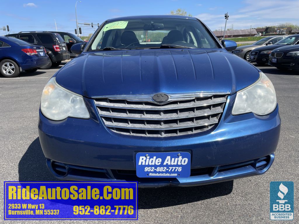 2009 Chrysler Sebring Image 2