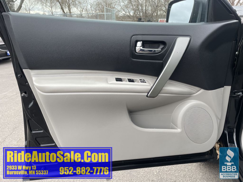 2011 Nissan Rogue Image 9