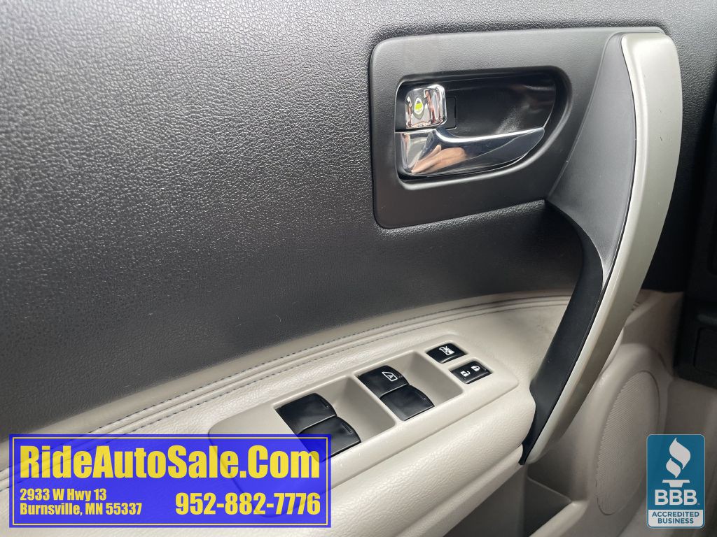 2011 Nissan Rogue Image 35