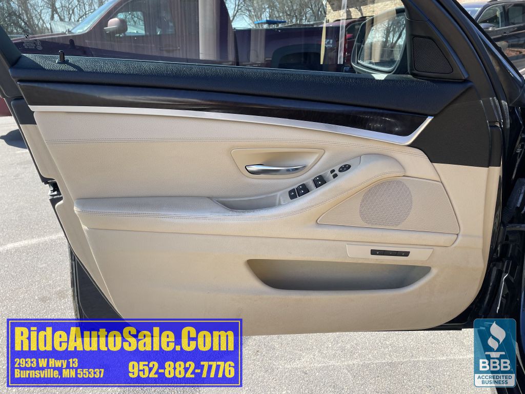 2013 BMW 5 Series Image 9