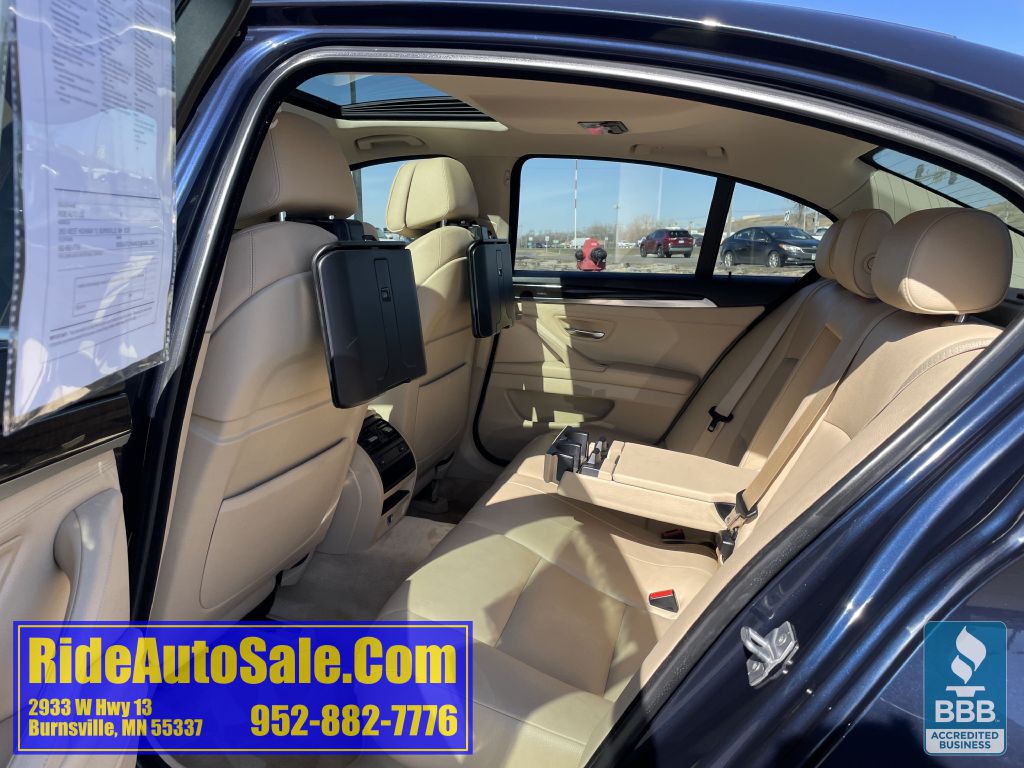 2013 BMW 5 Series Image 12