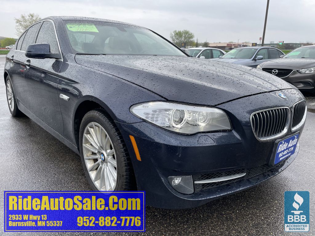 2013 BMW 5 Series Image 3