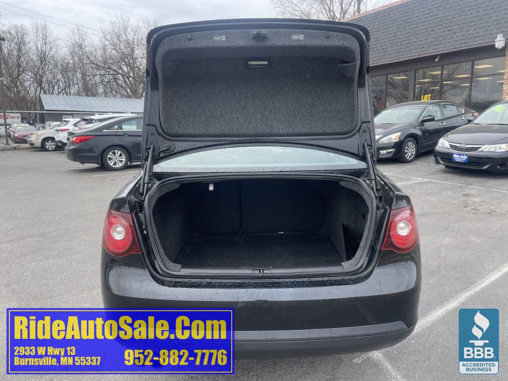 2009 Volkswagen Jetta Image 24