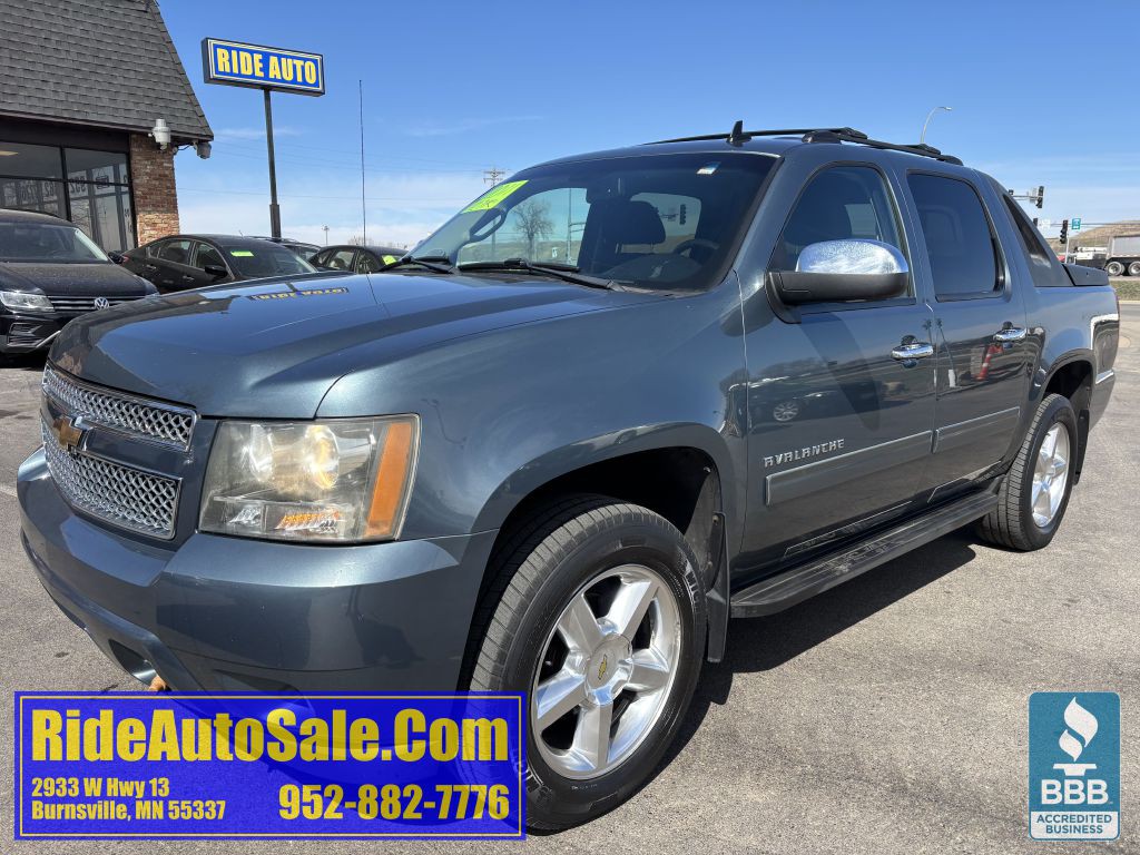 2011 Chevrolet Avalanche Image 1