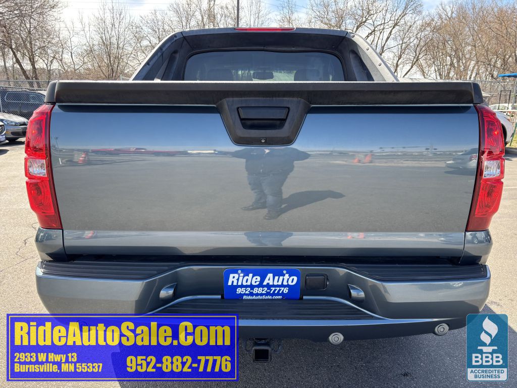 2011 Chevrolet Avalanche Image 6
