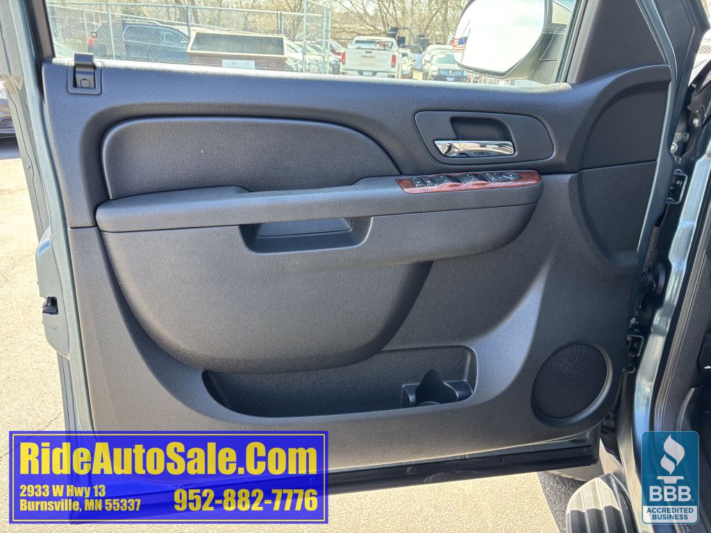 2011 Chevrolet Avalanche Image 9