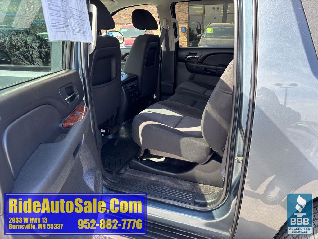 2011 Chevrolet Avalanche Image 12