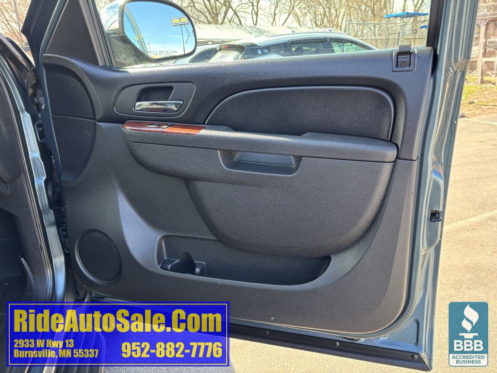 2011 Chevrolet Avalanche Image 13