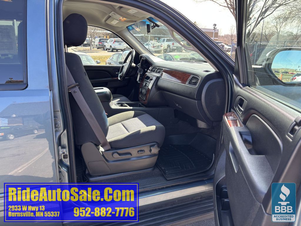 2011 Chevrolet Avalanche Image 14