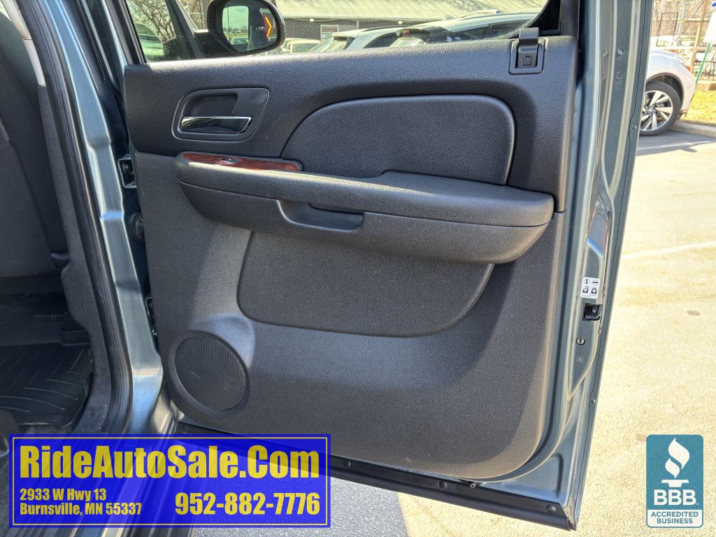 2011 Chevrolet Avalanche Image 15