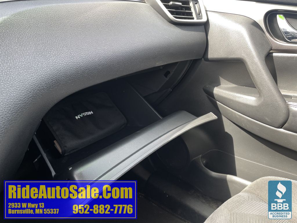 2015 Nissan Rogue Image 33