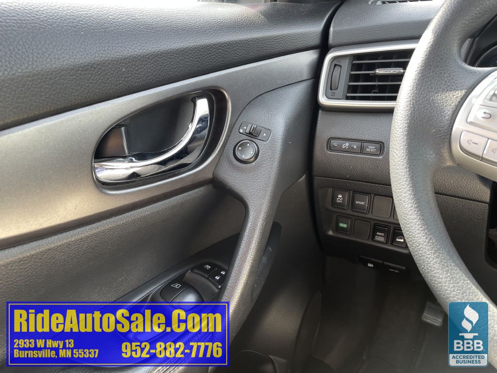 2015 Nissan Rogue Image 36