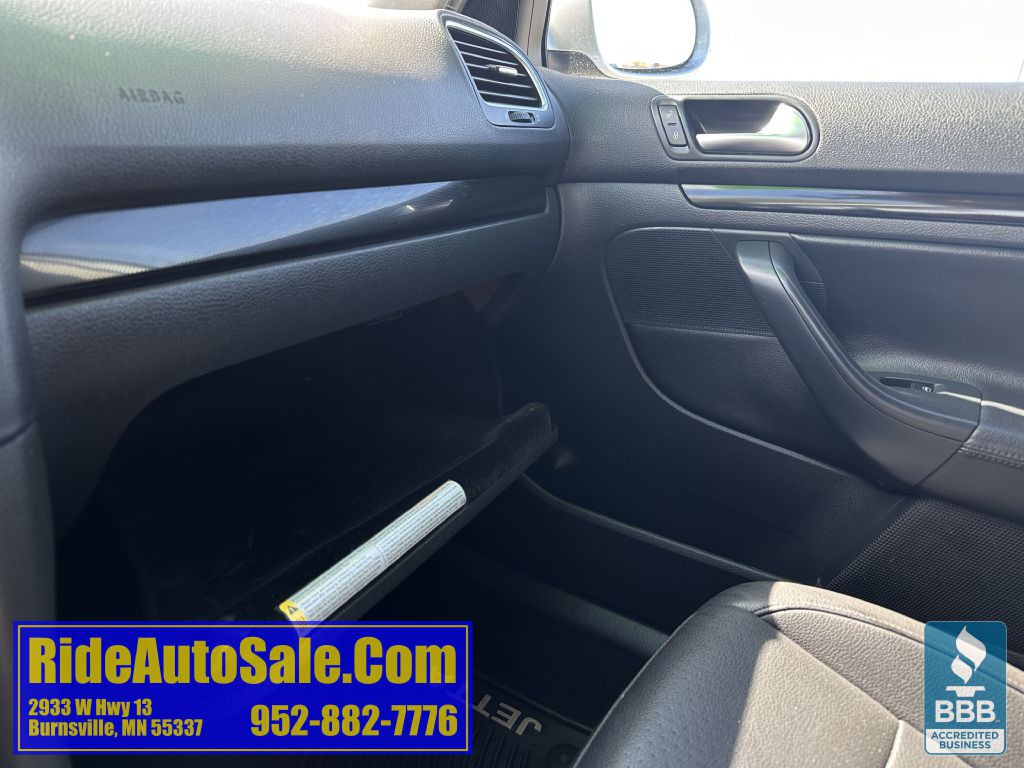 2011 Volkswagen Jetta Image 33