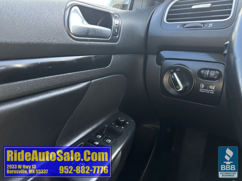 2011 Volkswagen Jetta Image 35