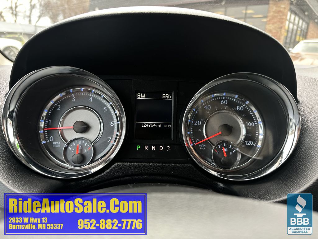 2012 Chrysler Town & Country Image 17