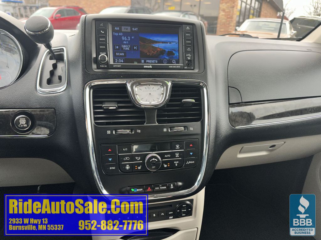 2012 Chrysler Town & Country Image 20