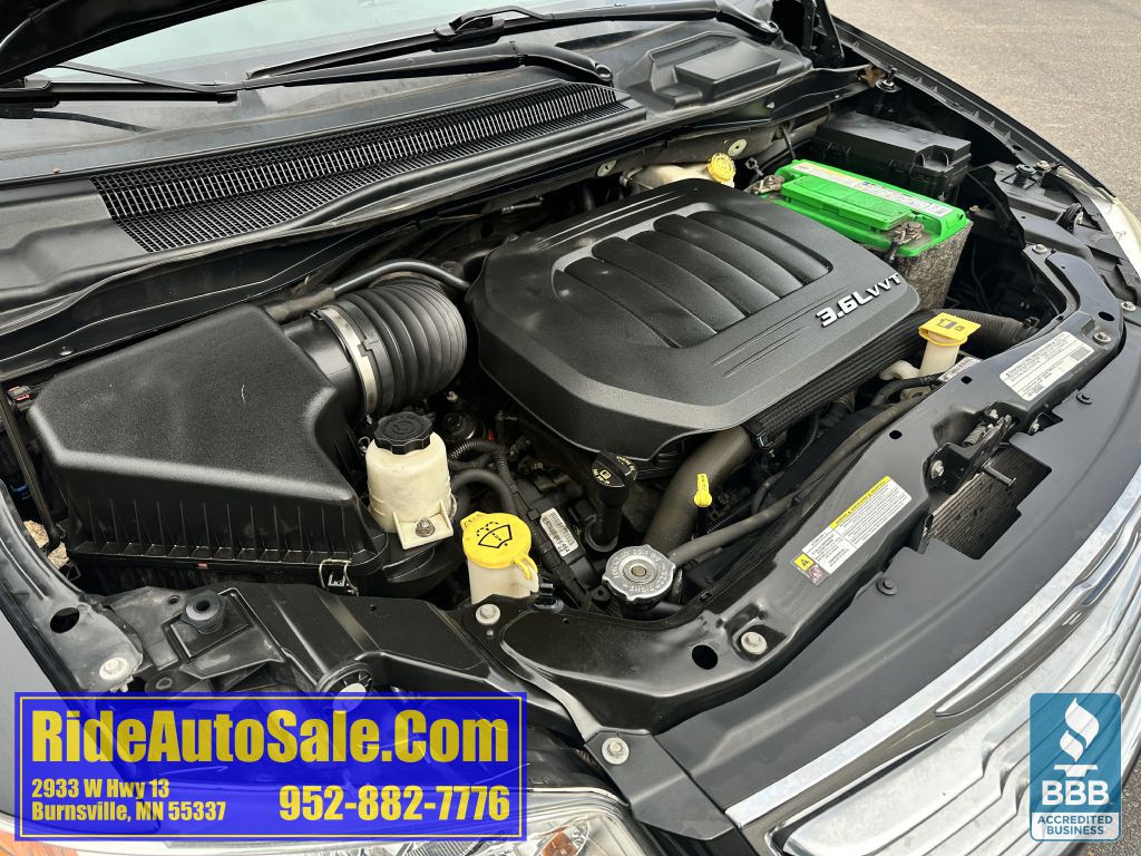 2012 Chrysler Town & Country Image 21