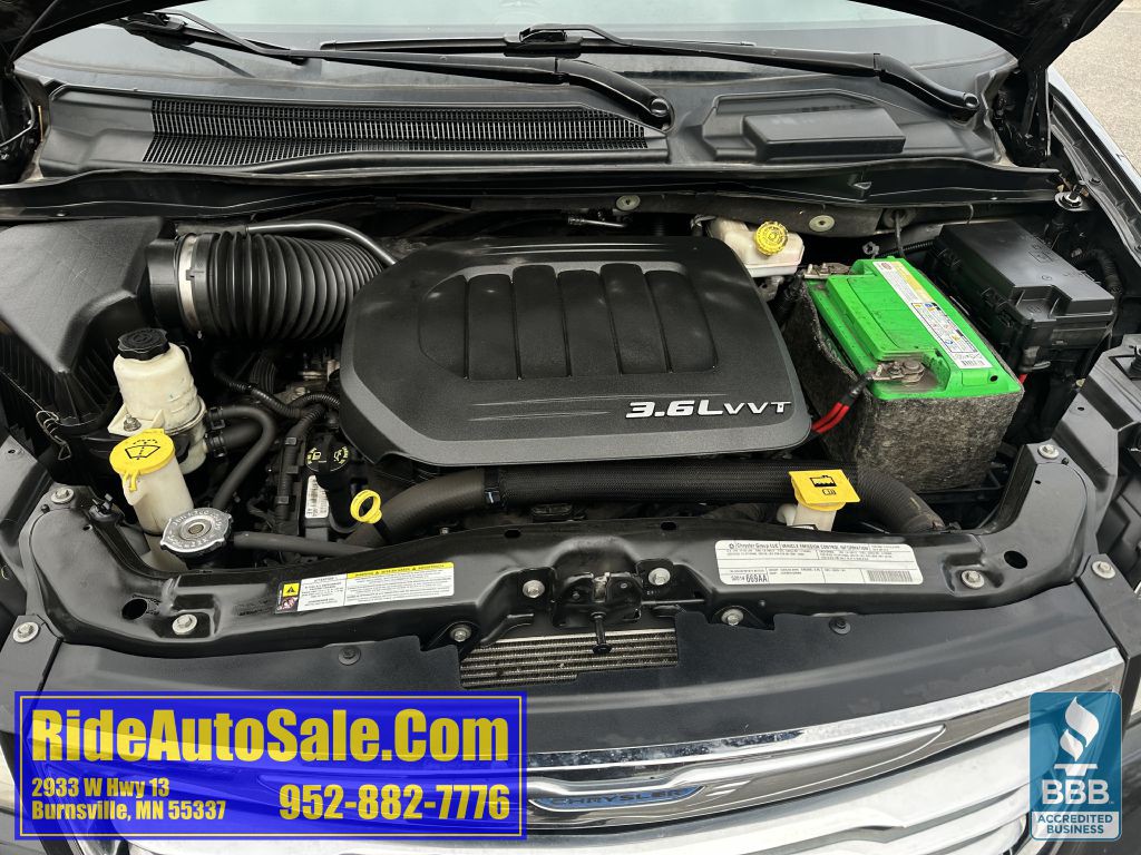 2012 Chrysler Town & Country Image 22