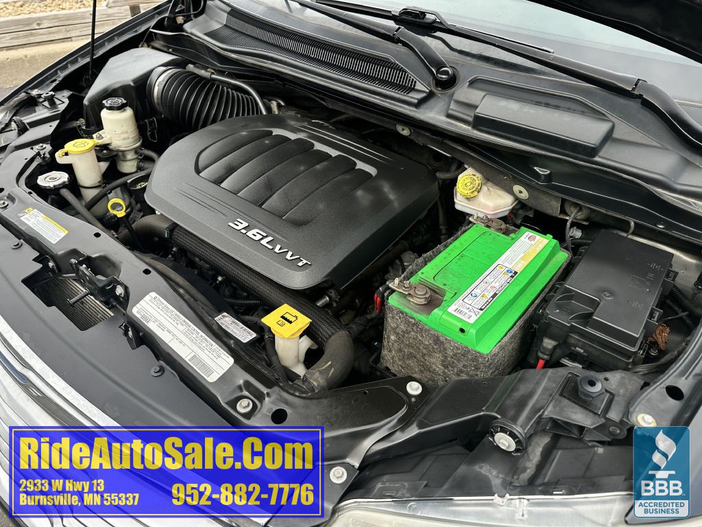 2012 Chrysler Town & Country Image 23