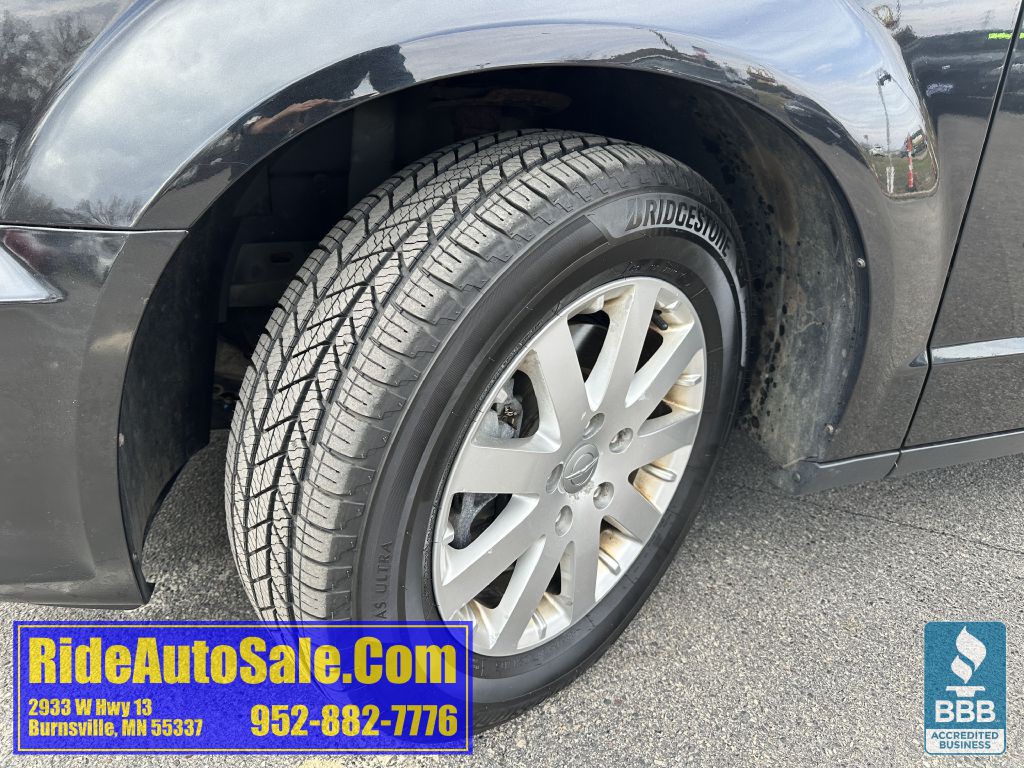 2012 Chrysler Town & Country Image 24