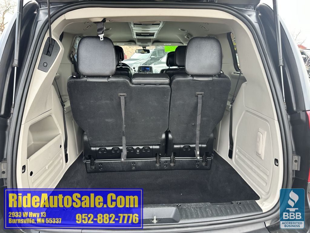 2012 Chrysler Town & Country Image 25