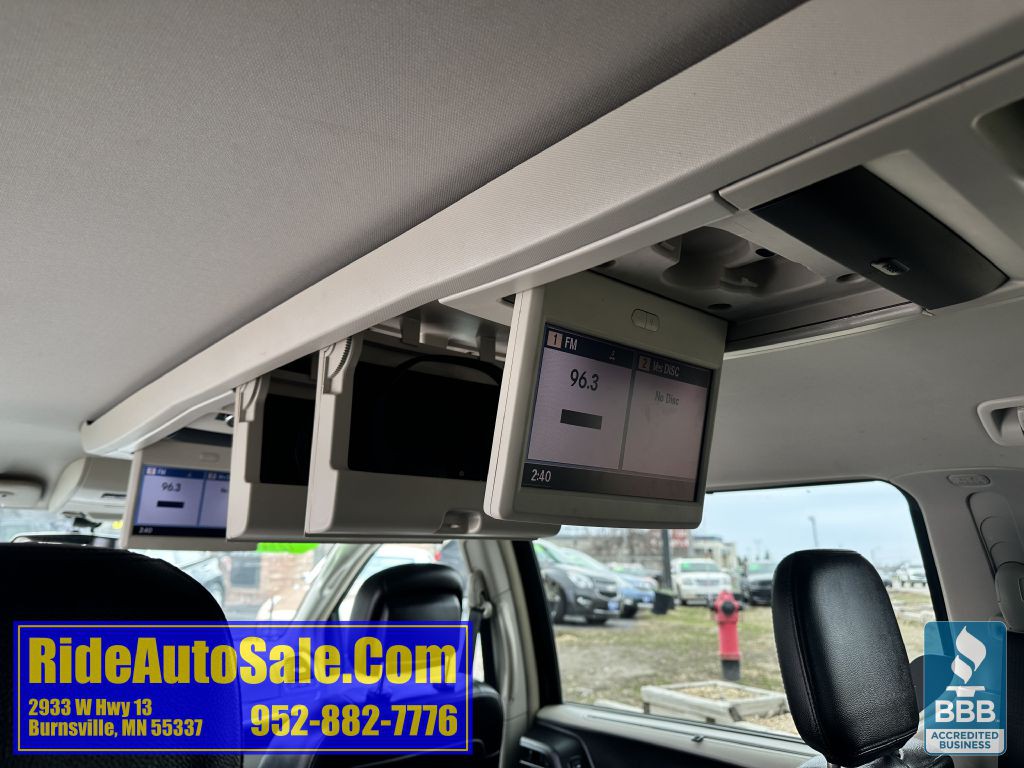 2012 Chrysler Town & Country Image 30