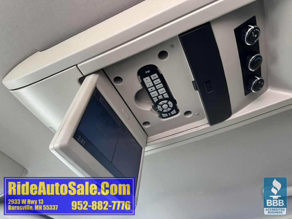 2012 Chrysler Town & Country Image 32