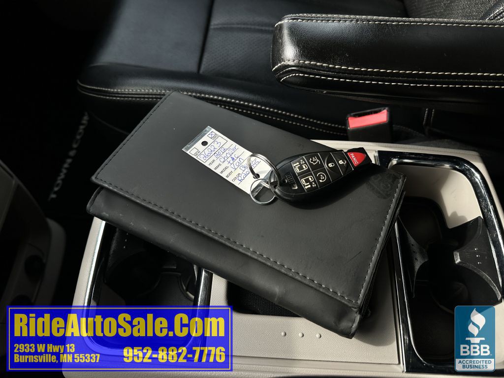 2012 Chrysler Town & Country Image 39