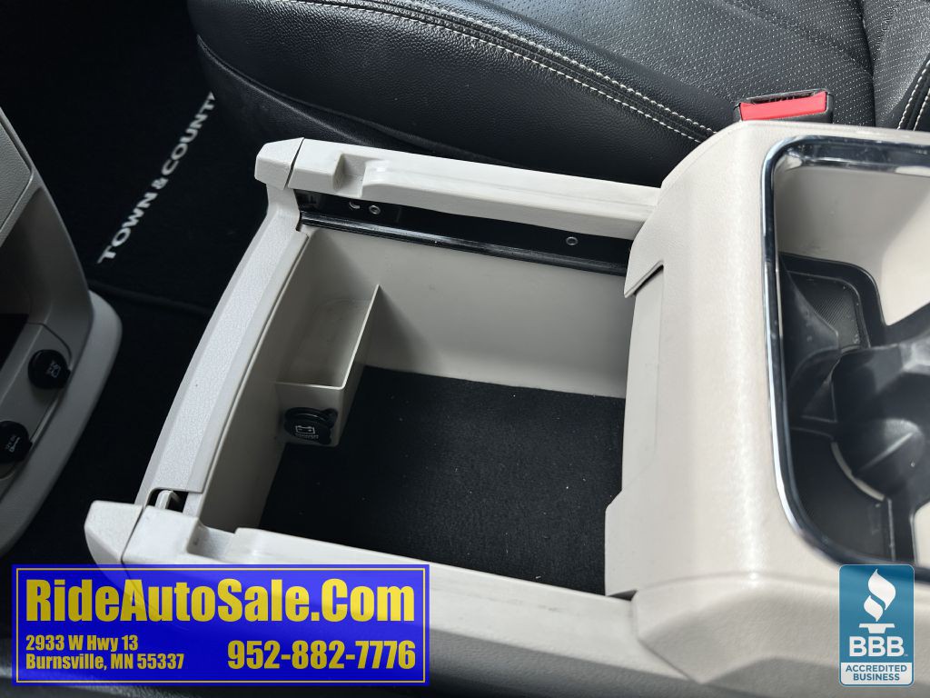 2012 Chrysler Town & Country Image 43