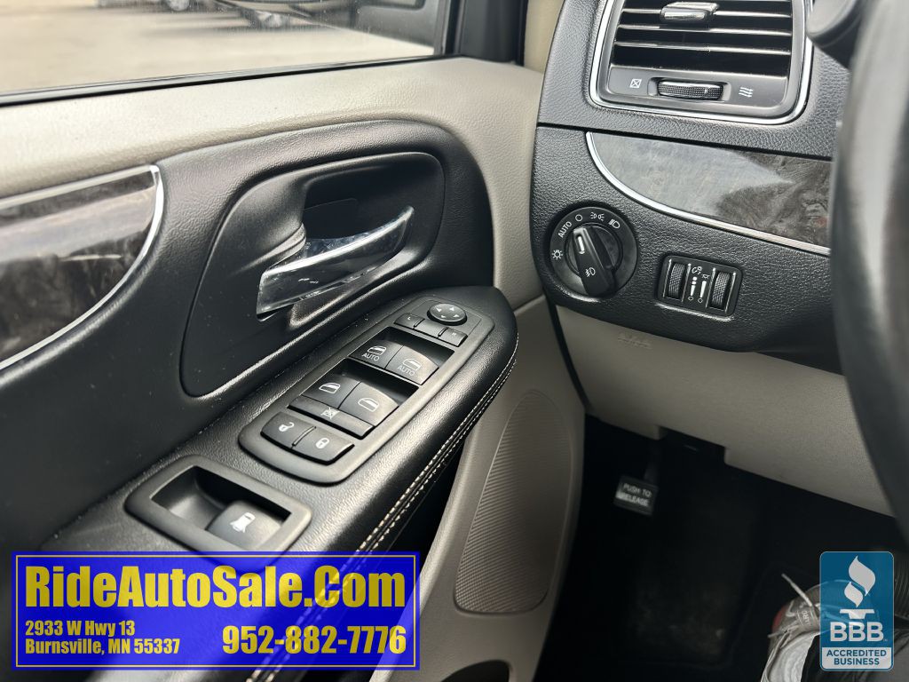 2012 Chrysler Town & Country Image 44