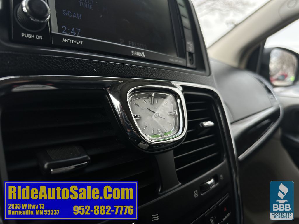 2012 Chrysler Town & Country Image 46