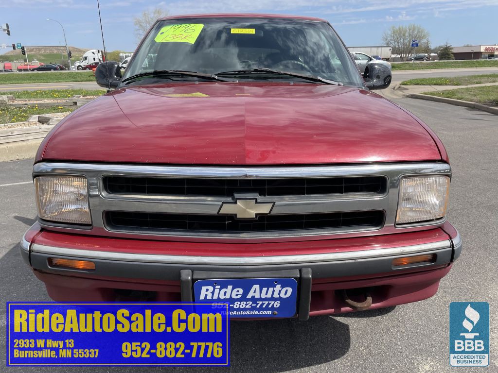 1996 Chevrolet Blazer Image 2