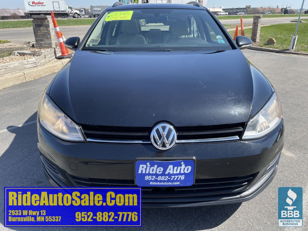 2016 Volkswagen Golf Image 2