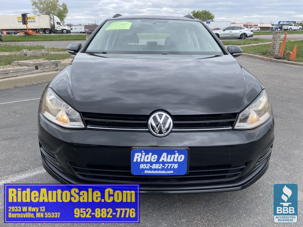 2016 Volkswagen Golf Image 2