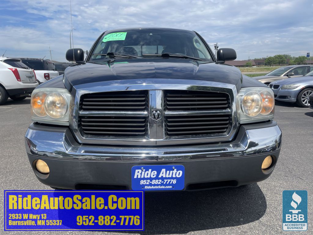 2005 Dodge Dakota Image 2