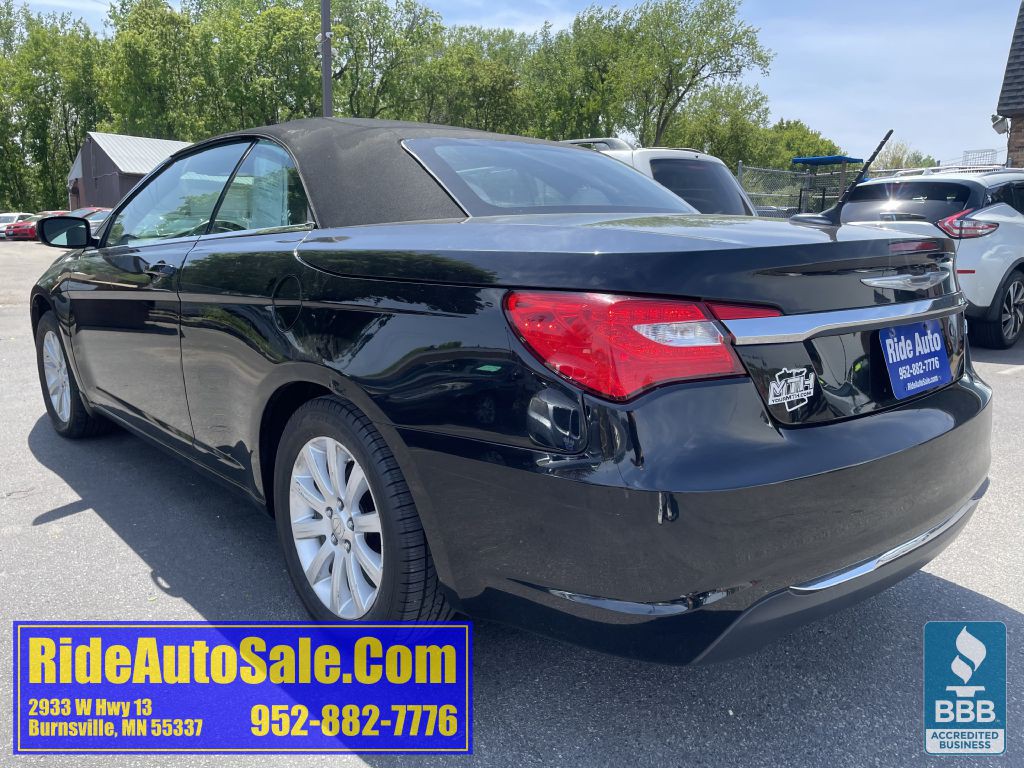 2013 Chrysler 200 Image 7