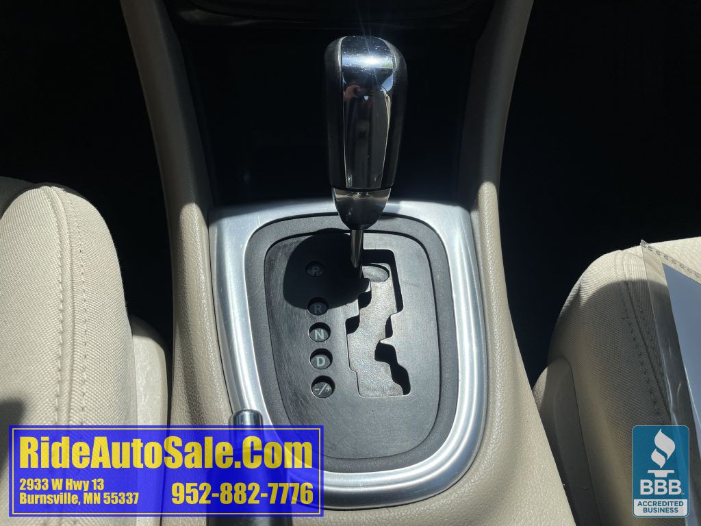 2013 Chrysler 200 Image 17