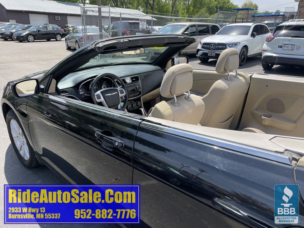 2013 Chrysler 200 Image 20