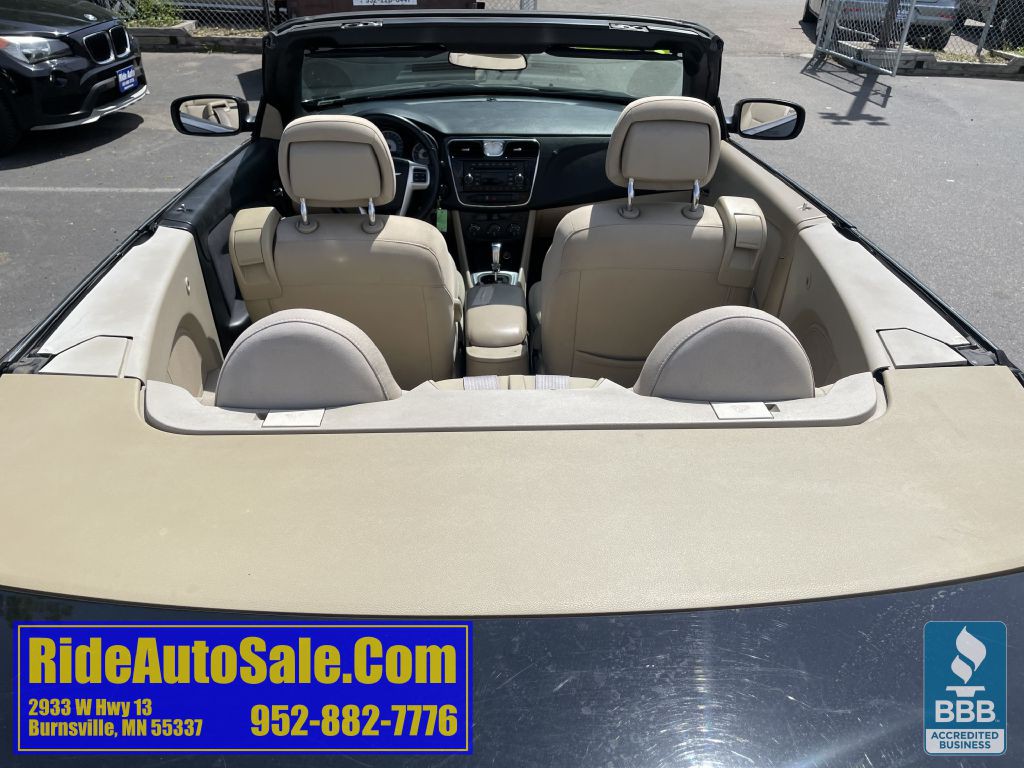 2013 Chrysler 200 Image 21
