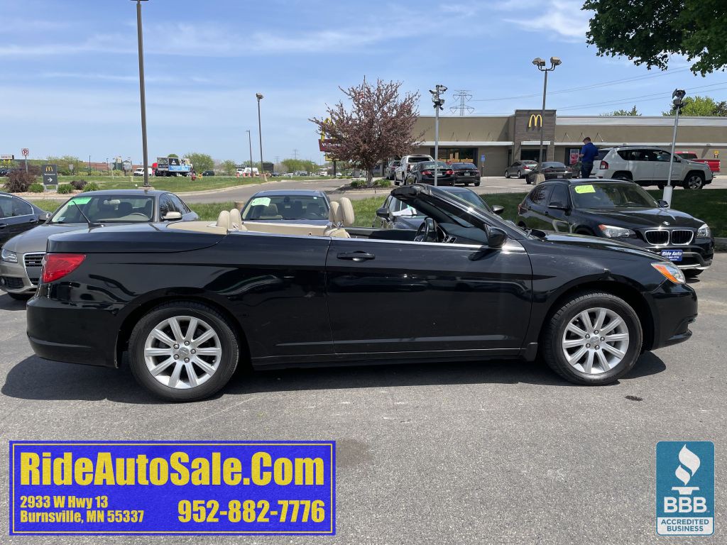 2013 Chrysler 200 Image 24