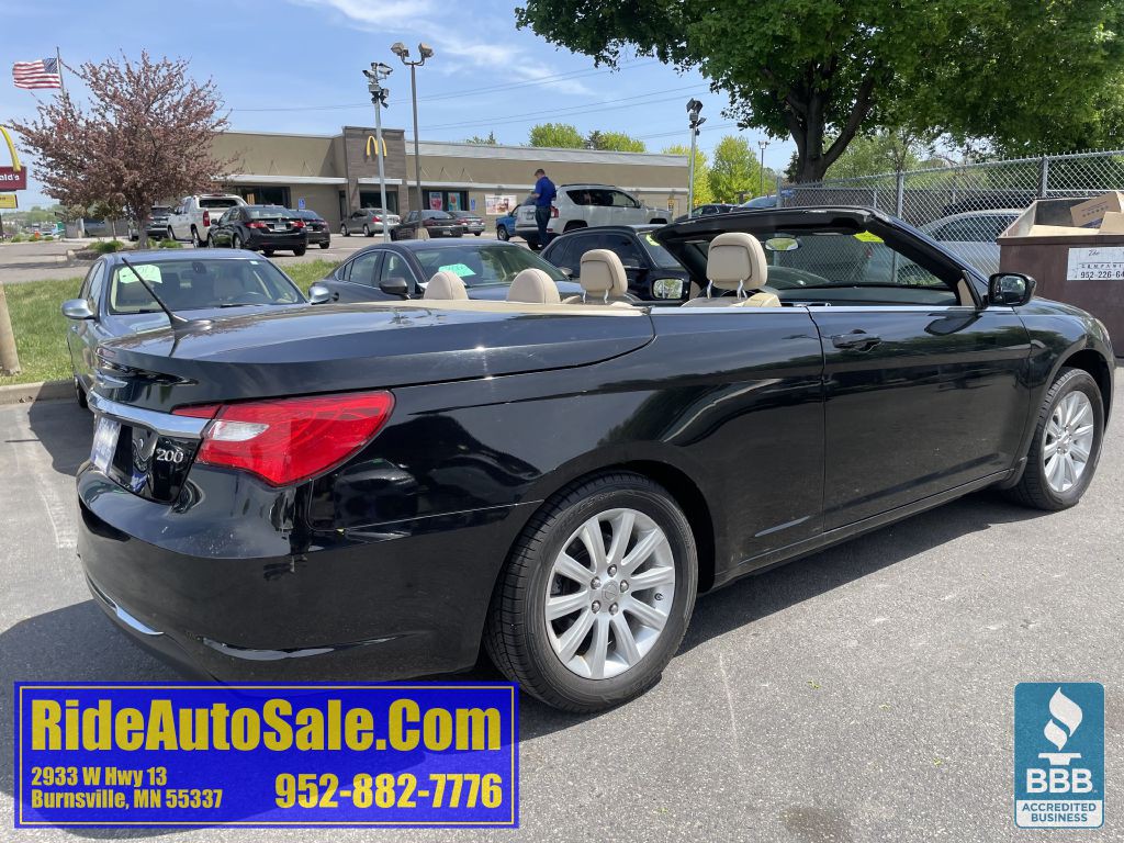 2013 Chrysler 200 Image 25