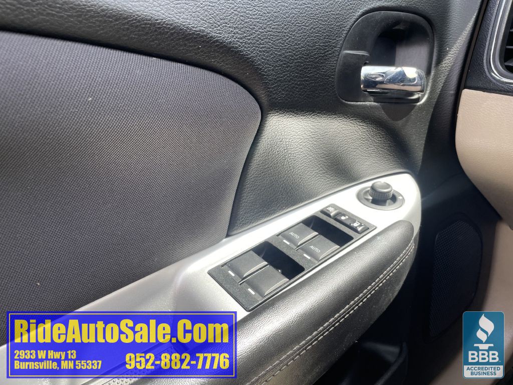 2013 Chrysler 200 Image 33