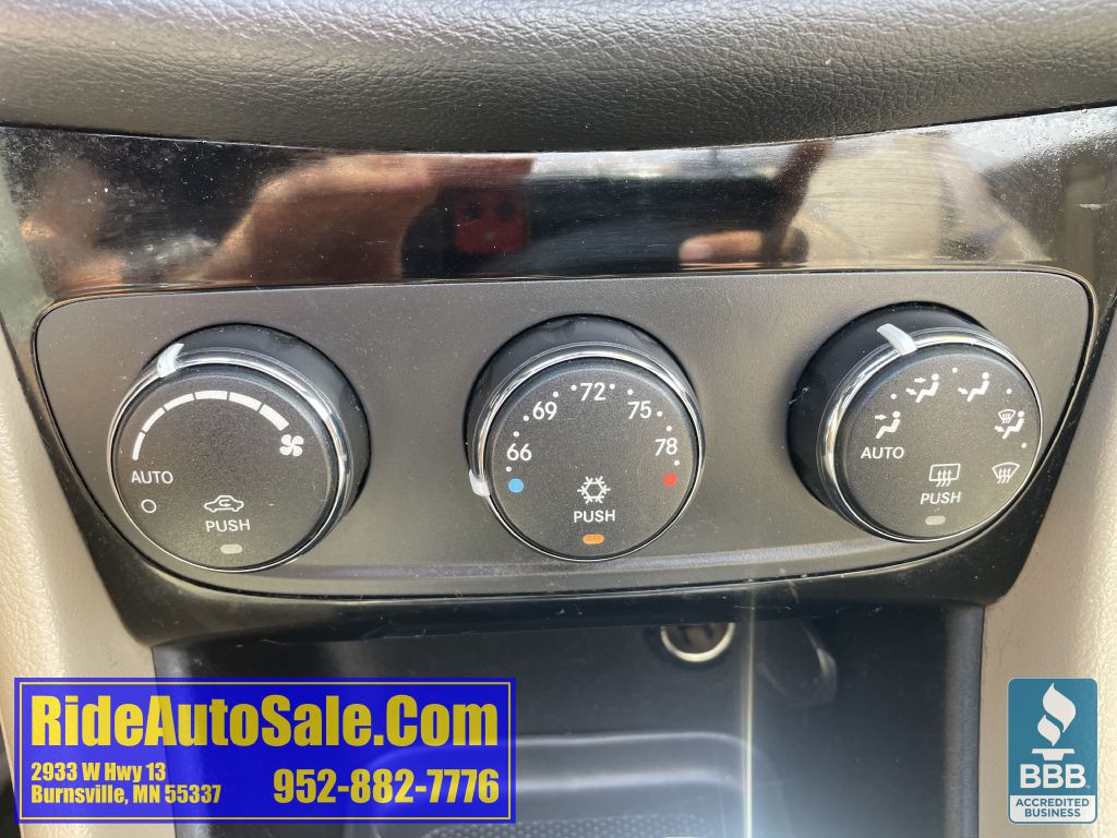 2013 Chrysler 200 Image 34