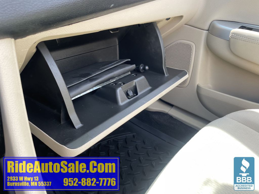 2013 Chrysler 200 Image 35