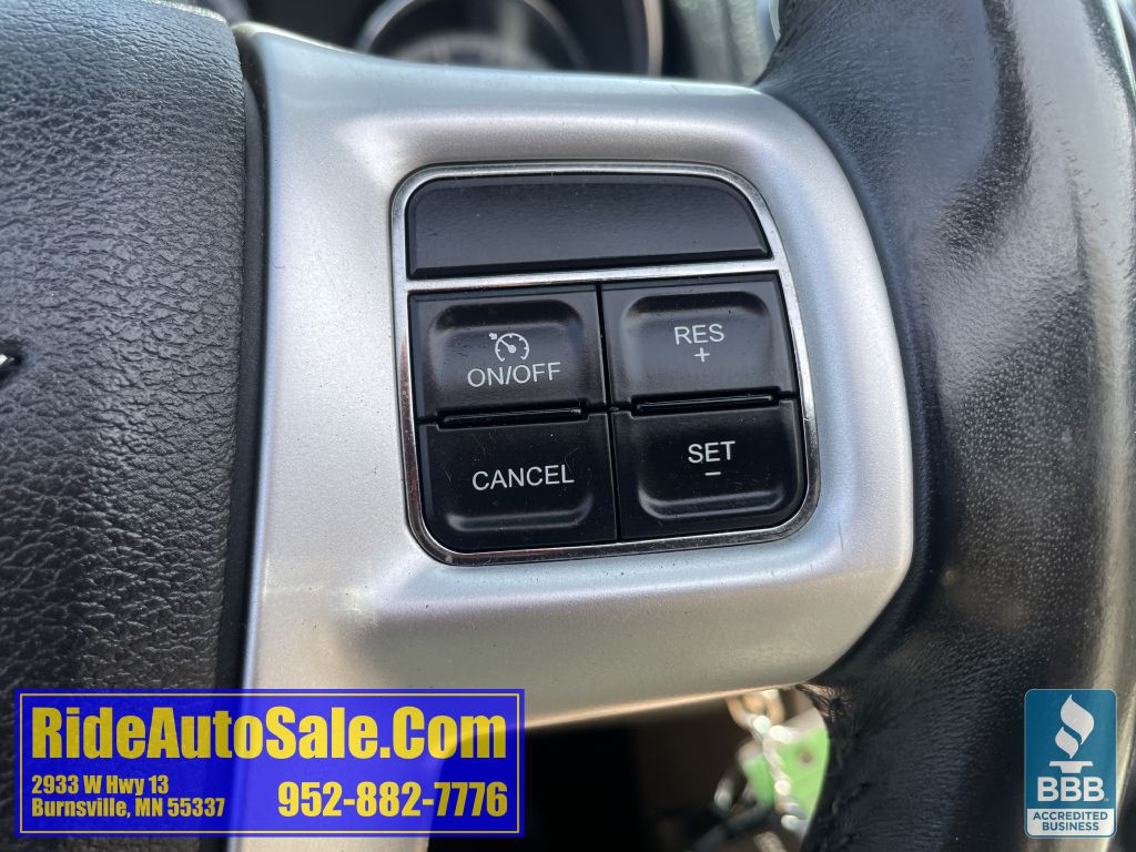 2013 Chrysler 200 Image 37